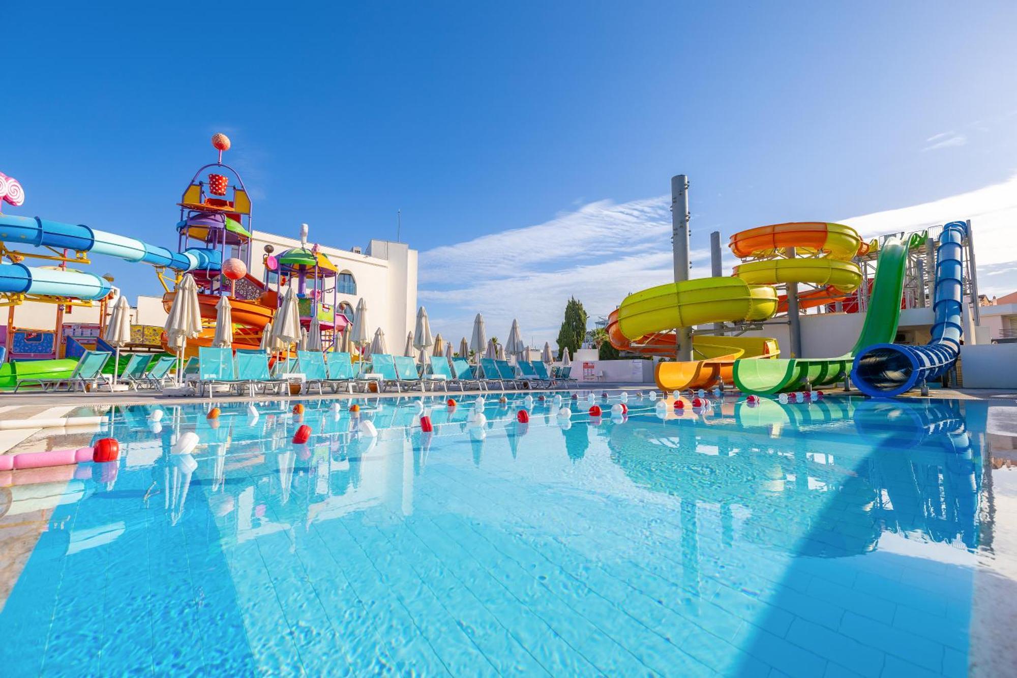 Otel Infinity By Yelken Aquapark&resorts Kuşadasi